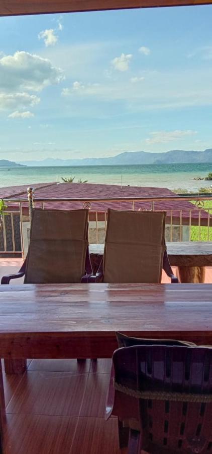 Toba Sunset Bed & Breakfast Tuk Tuk Exterior photo
