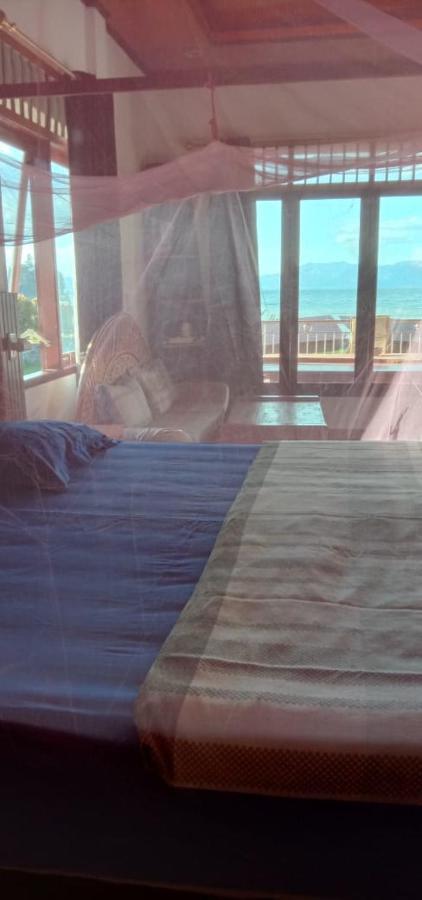 Toba Sunset Bed & Breakfast Tuk Tuk Exterior photo