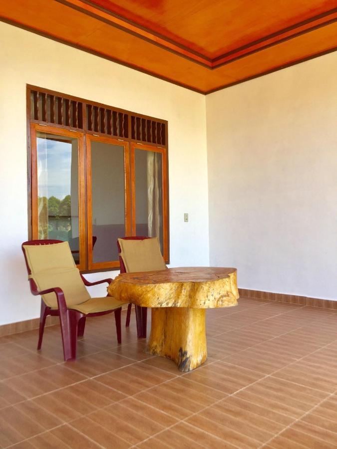 Toba Sunset Bed & Breakfast Tuk Tuk Exterior photo