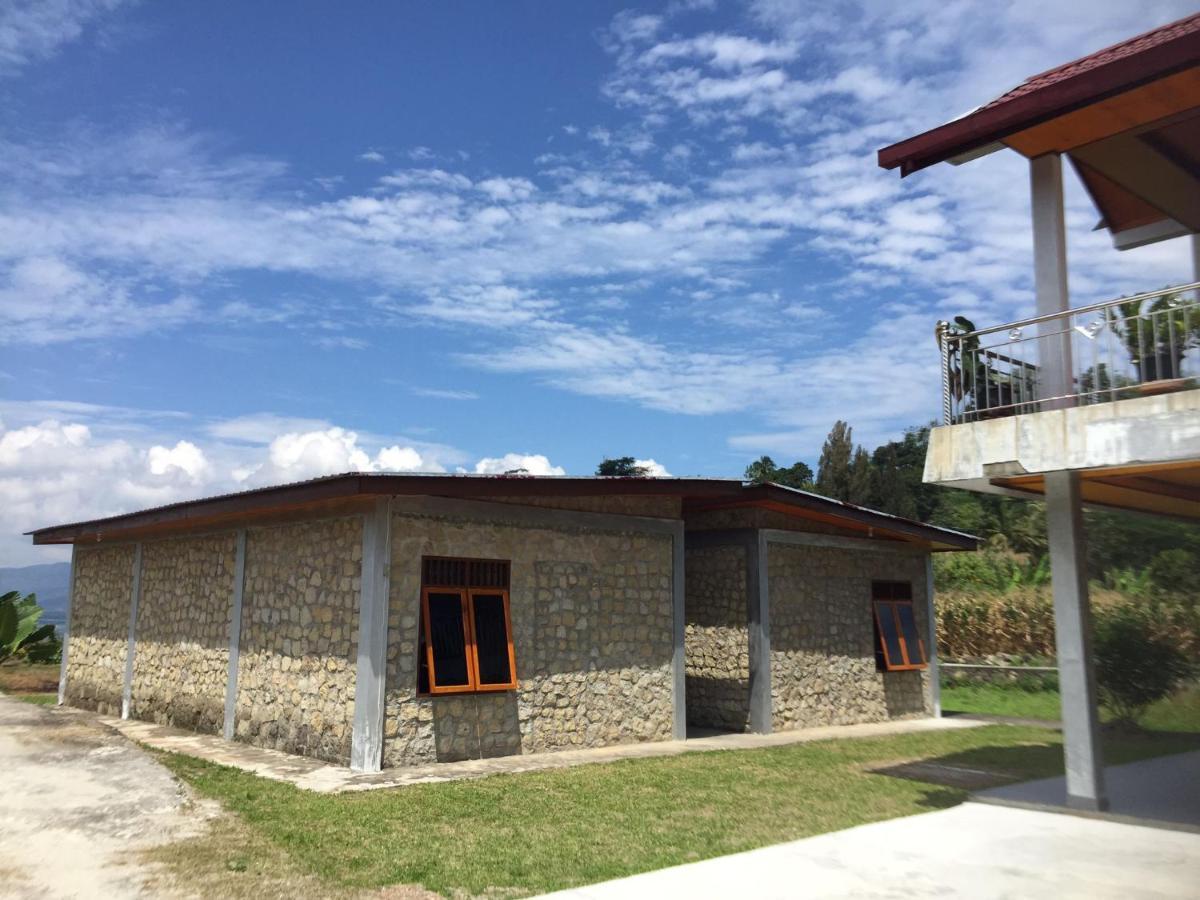 Toba Sunset Bed & Breakfast Tuk Tuk Exterior photo
